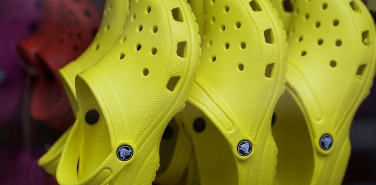 Crocs Terlikler, Gençler Arasında En Popüler Ayakkabı Markası!