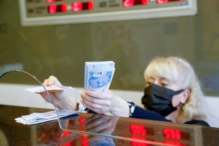 Türk Lirası Tarihi Düşük Seviyenin de Altına Düştü. Analistler Değerlendiriyor