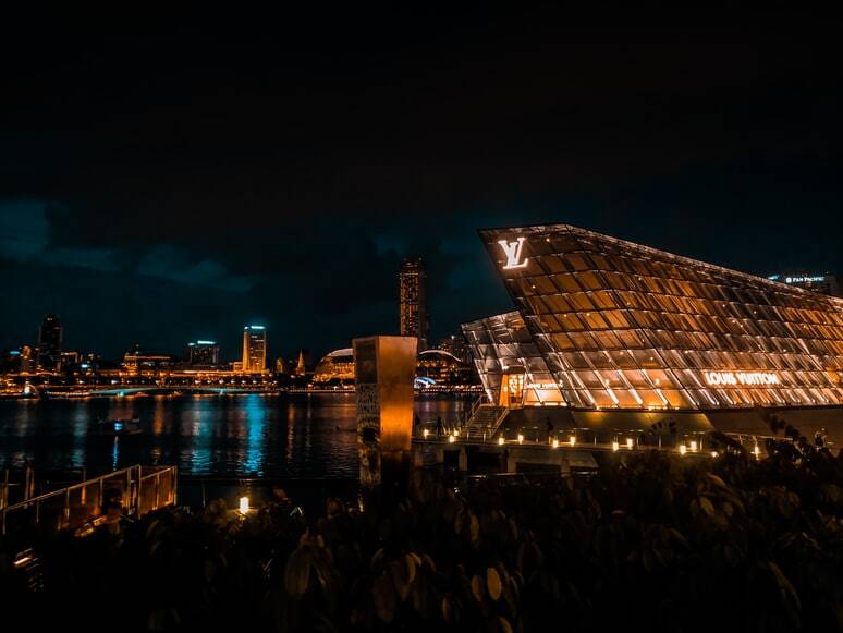 photo 1580427248932 eb08a0e76734
