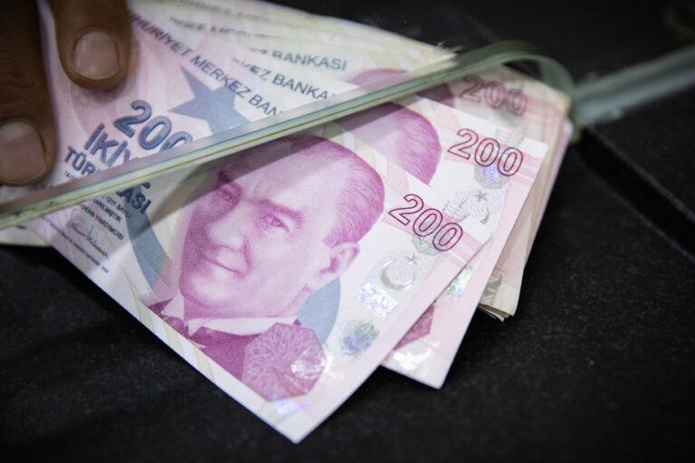 Japon Yatırımcılar Türk Lirası Yatırımlarını Geri mi Çekiyor?