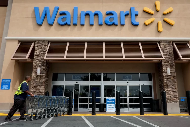 Walmart Maske Takma Zorunluluğunu Kaldırdı