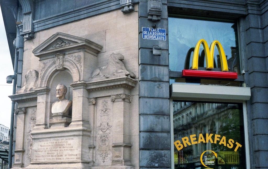 mcdonalds rusya magazalari kapanirken