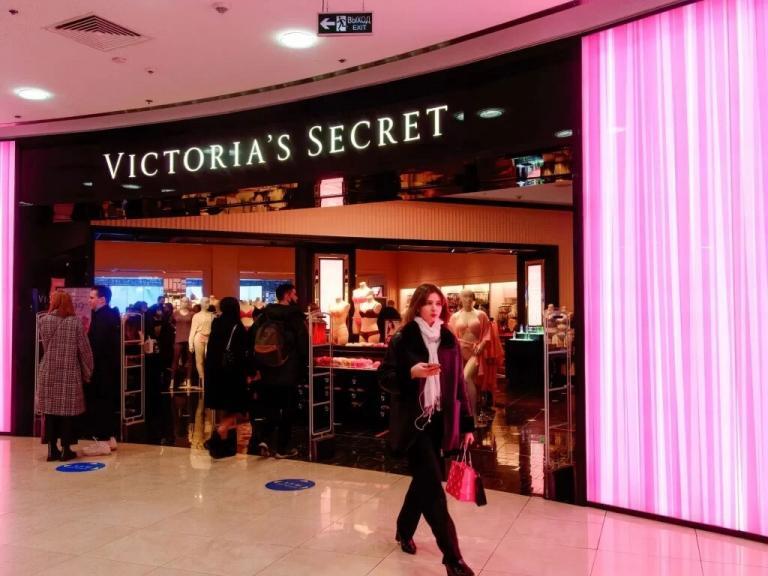 Rus Müşteriler Victoria’s Secret Mağazalarına Akın Etti