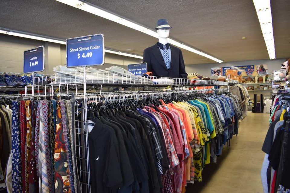 reasons to buy from thrift stores 960x640 1