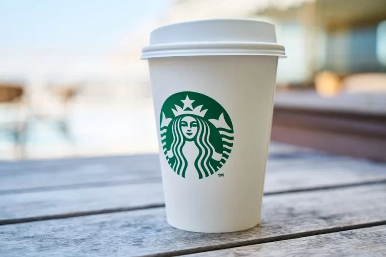 Starbucks, İşçilerini Sendikadan Uzaklaştırmak için Ekstra Fayda Sunacak