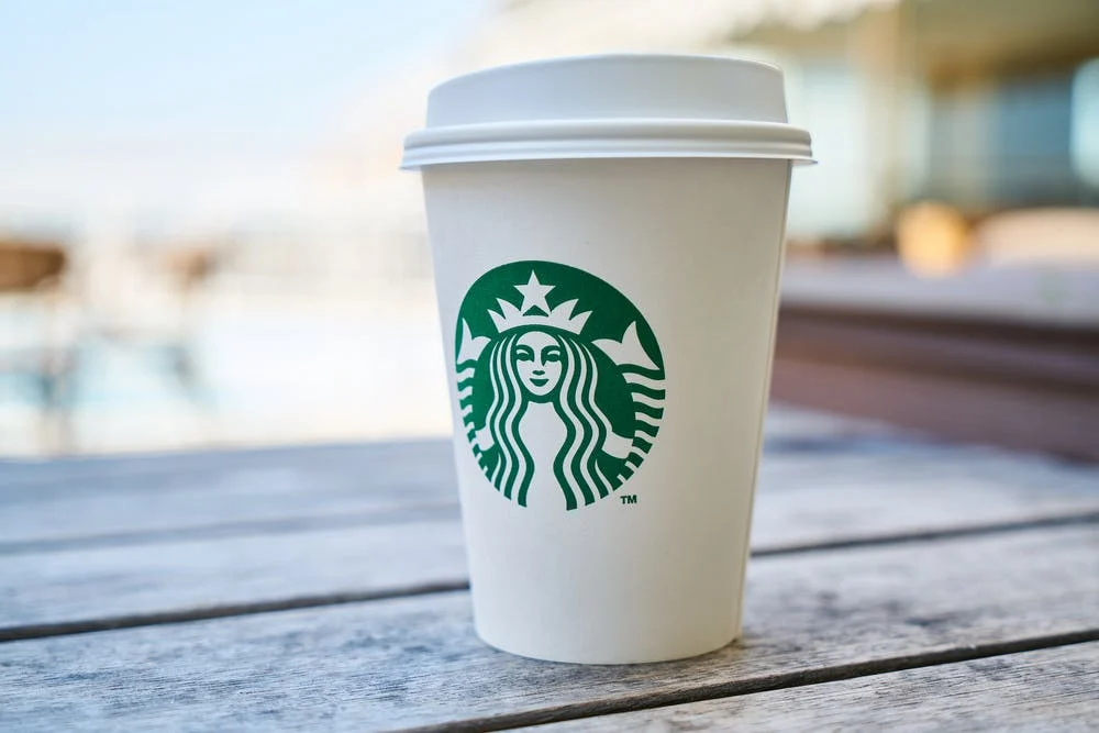 starbucks 2022 beklentilerinden vazgeçiyor - starbucks sendikasız işçiler için savaşıyor