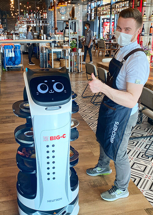 bigchefs'in yeni servis robotu big-c