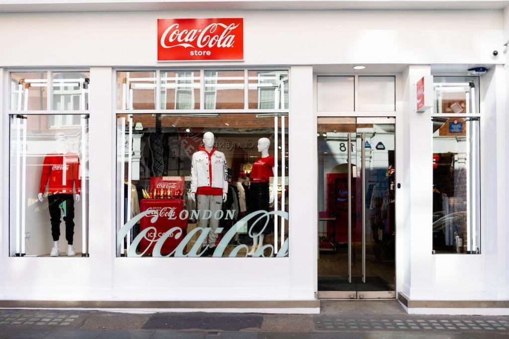 coca-cola avrupa'da i̇lk pop-up mağazasını açtı