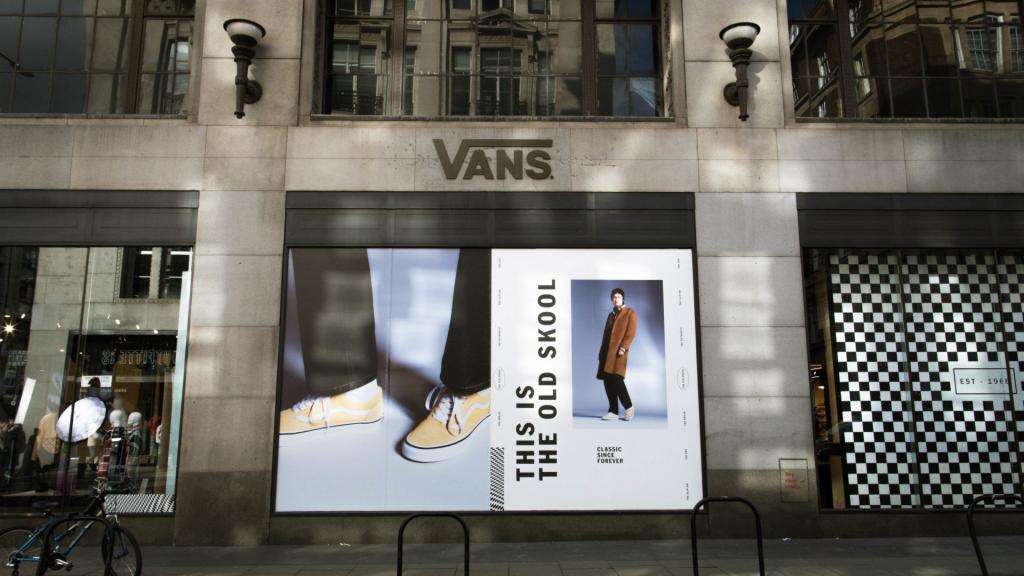 vans'ın mağaza kapatmaları, markanın kültürel önemini yeniden i̇nşa etme planı hakkında ne gösteriyor?