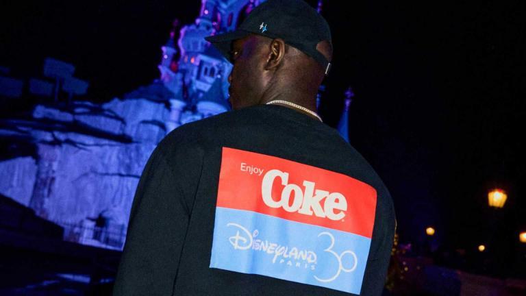 Coca-Cola, Yeni Moda Koleksiyonu için Disneyland Paris ile İşbirliği Yapıyor