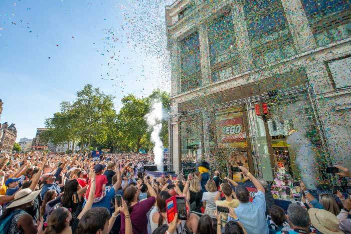 Dünyanın En Büyük Lego Mağazası Yeniden Açıldı