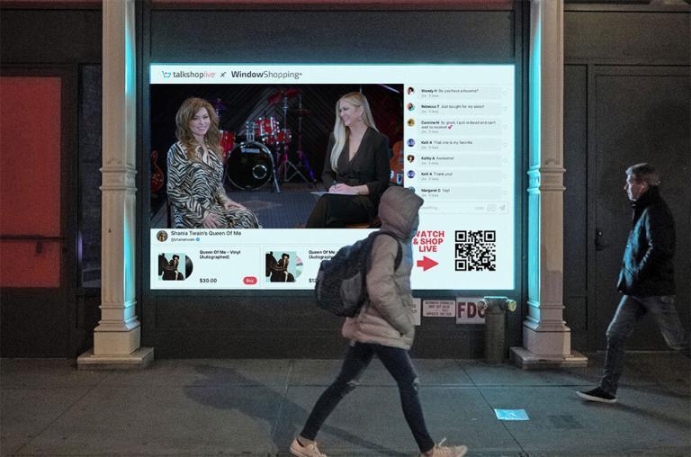 New York Mağaza Vitrinleri, Canlı Yayın Alışverişi Temas Noktaları Haline Geliyor