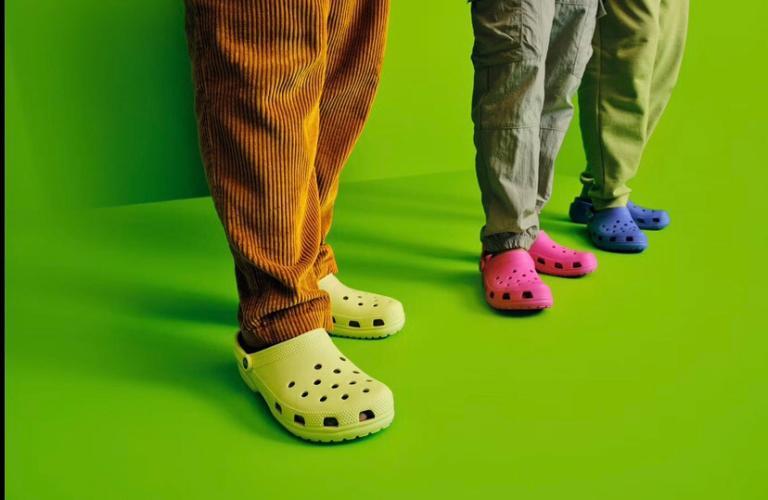 Crocs, 2022’nin En Hızlı Büyüyen İkinci Markası Oldu. Peki Neden?