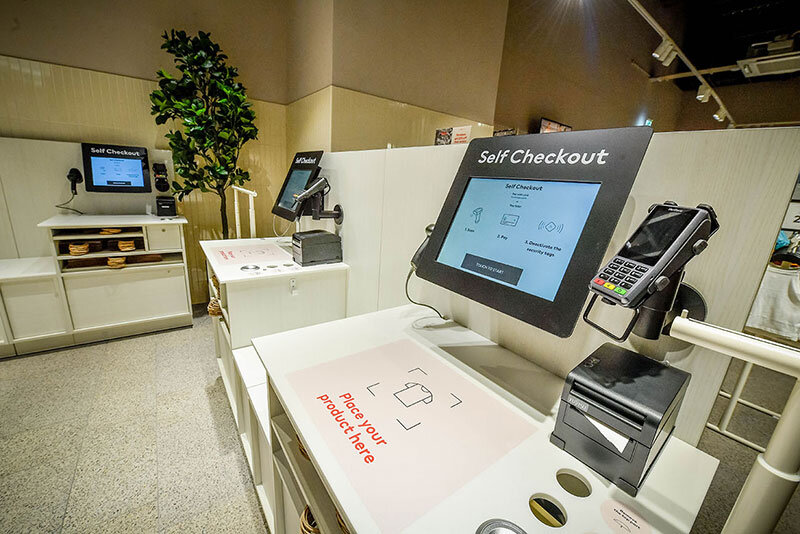 perakendeciler zorluklara rağmen self checkout ödemeyi genişletiyor