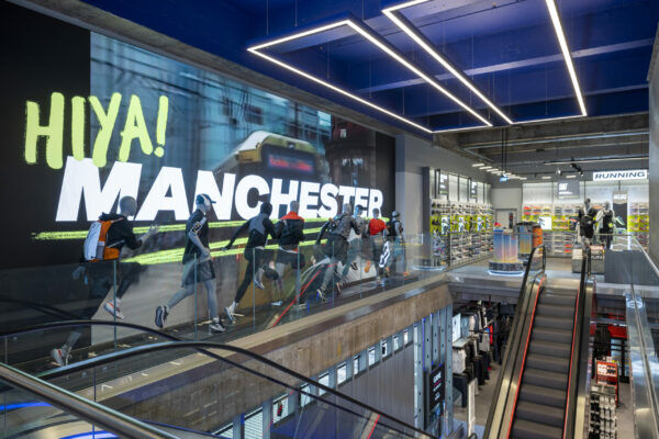 sports direct'in teknoloji destekli yeni manchester amiral gemisi mağazasını i̇nceleyin