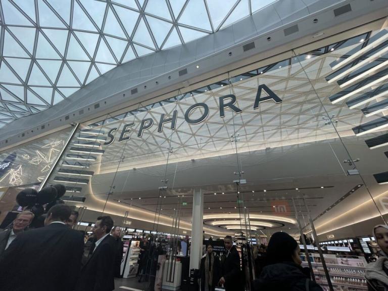 Sephora, Son Teknoloji Kozmetik Özellikleri ile Yeni Amiral Mağazasını Açtı