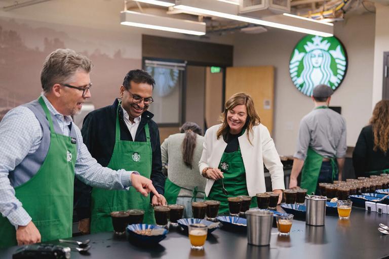 Starbucks CEO’su, Ayda 1 Kez Farklı Lokasyonlardaki Starbucks Mağazalarında Çalışacak