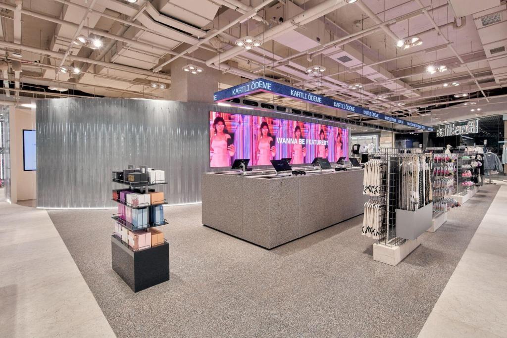 inditex, türkiye'deki i̇lk origen konseptli mağazasını açtı 17 bershka6