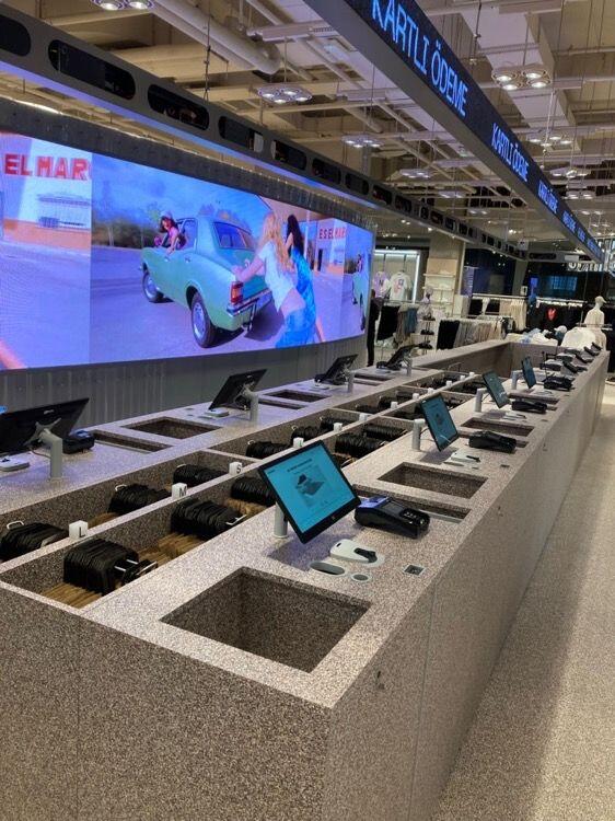 inditex, türkiye'deki i̇lk origen konseptli mağazasını açtı 18 bershka7