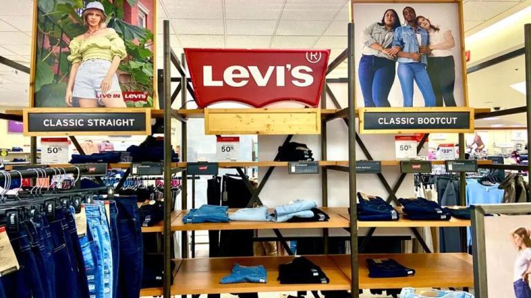 Düşük Gelirli Tüketiciler Fiyata Daha Duyarlı Hale Geldikçe Levi’s, Hedeflerini Düşürüyor
