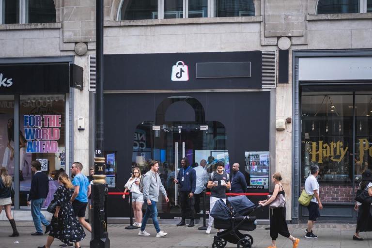 TikTok, Oxford Street’te İlk Pop-Up Mağazasını Açıyor