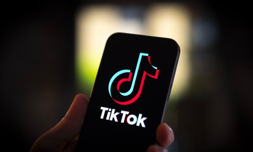 araştırma tüketimi teşvik etmesi nedeniyle z kuşağı kadınlarının tiktok ta daha fazla harcama yaptığını söylüyor