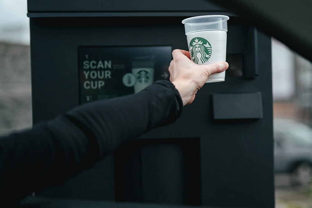 starbucks, yeniden kullanılabilir bardak formatını genişletiyor