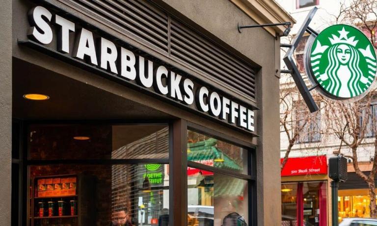 Starbucks, ‘Üçüncü Mekân’ı Geri Getiriyor: Teslimat Mağazalarına Veda