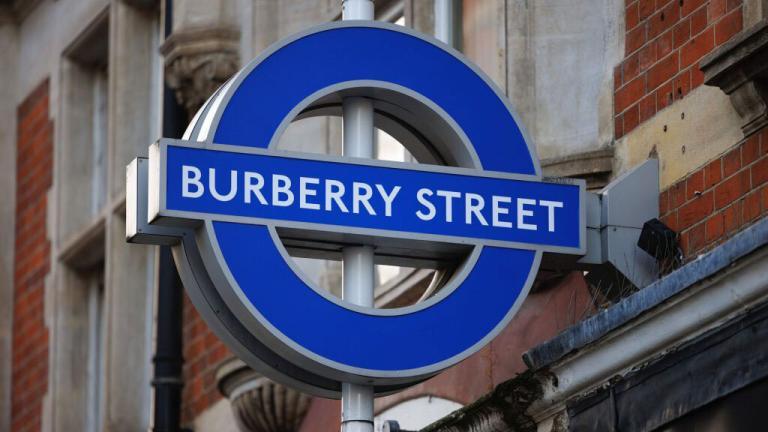 Burberry Streets: Londra Caddeleri Artık Bir Marka İkonu