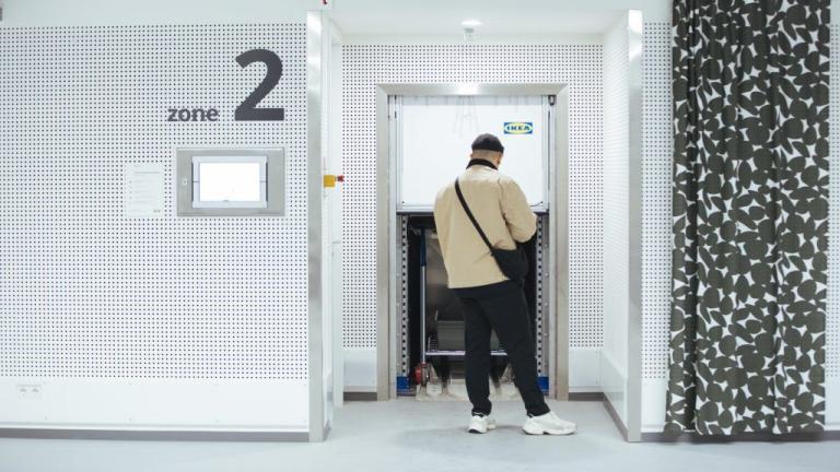 IKEA, Çevrimiçi Sipariş Teslimleri için Devasa ‘Mobilya Otomatları’ Kullanıyor