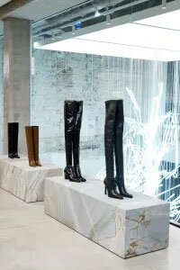 saint laurent'in yeni paris amiral mağazası: gerçek lüksün bir denemesi
