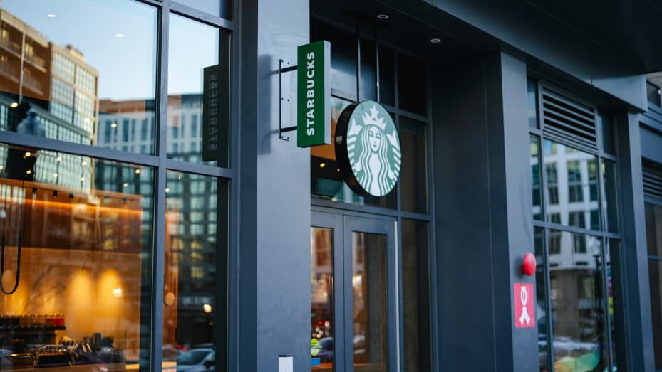 starbucks, washington dc'de 'kapsayıcı alanlar çerçevesi' mağazasını açtı 22 starbucks, washington dc'de 'kapsayıcı alanlar çerçevesi' mağazasını açtı