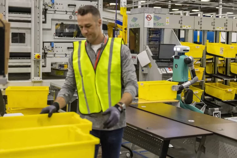 Amazon İnsansı Robot İşçileri Digit’i Kullanmaya Başlıyor