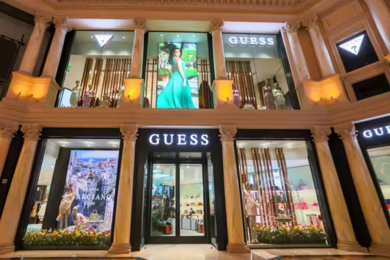 Guess, Güçlü Satışlar ve Karlılıkta Beklenmedik Bir Büyüme Açıkladı