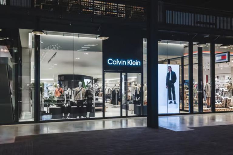 Calvin Klein ve Tommy Hilfiger Büyütüyor, PVH’nin Kârı Düşüyor