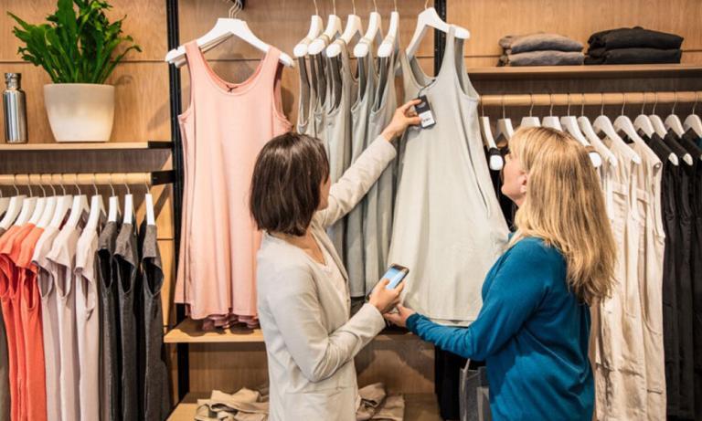 Tüketici Beklentileri Artıyor: NewStore Anketi, Perakende Çalışanlarının Yeni Rolünü Vurguluyor