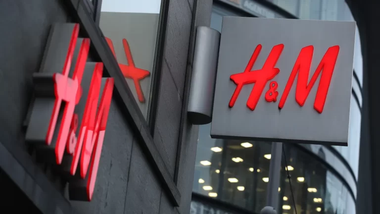H&M Hisseleri, Kâr Hedefinin Kaçırılması ve Kazanç Marjı Hedefinin Kaldırılması Nedeniyle %8′e Kadar Düştü