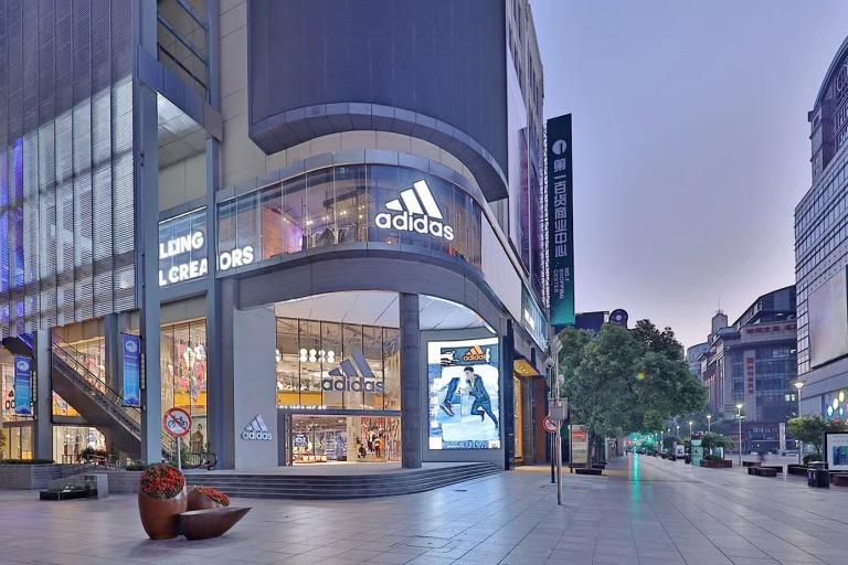 Adidas, Ayakkabı Sektöründeki %14’lük Büyümenin Liderliğinde Güçlü Bir Üçüncü Çeyrek Kaydetti