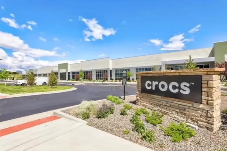 Crocs, 3. Çeyrekte Olumlu Sonuçlar Bildirdi Ancak Tüm Yıl Görünümünü Düzeltti