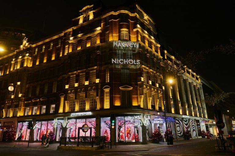 Yılın Klasikleşen Dönemi: Harvey Nichols’ın İlham Veren Yeni Yıl Vitrinleri