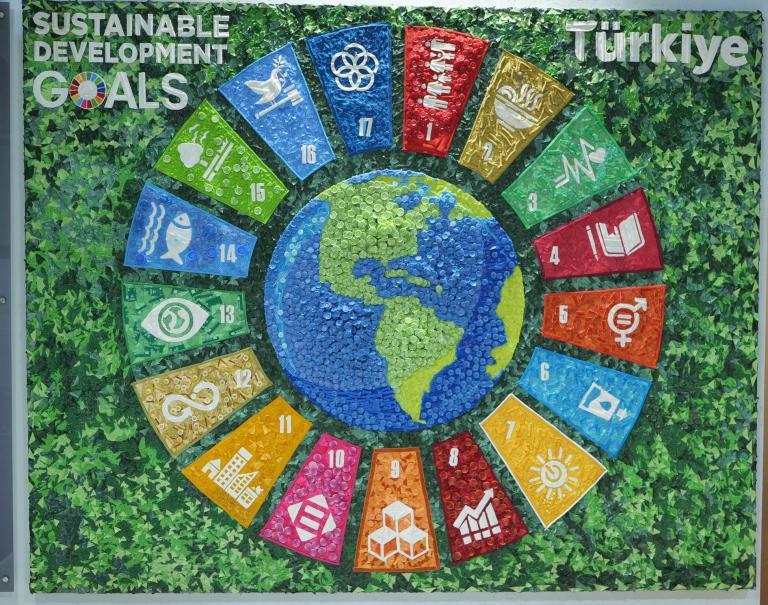 DeFacto, Atık Malzemelerden Üretilen Eserleriyle COP29’da 