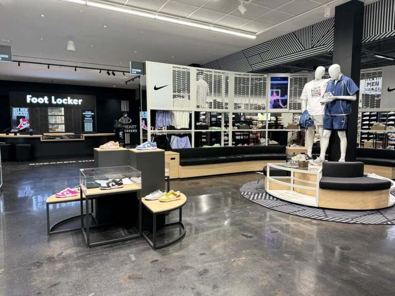 Foot Locker Q3’te Kayba Doğru Giderken Hedefini Düşürüyor