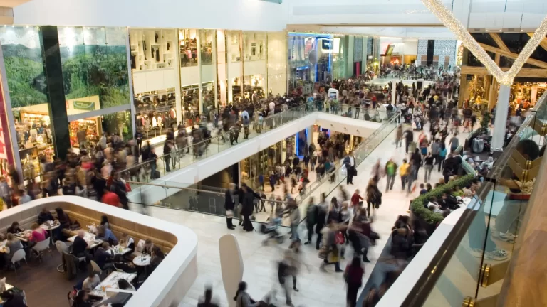 Alışveriş Merkezlerinin Yeni Başarı Stratejisi: Sosyal Temasa Aç Z Kuşağını Çekmek