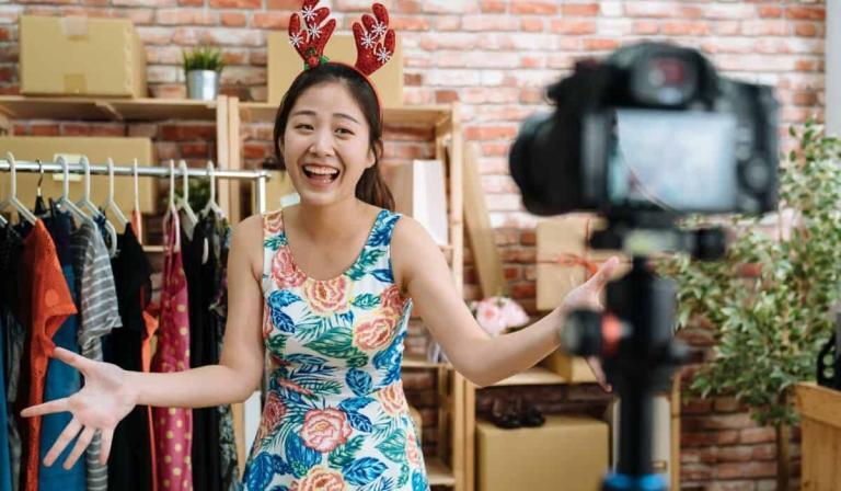 TalkShopLive TikTok’a Karşı Çıkıyor: 2025’te Canlı Yayın Alışverişleri Artacak mı?