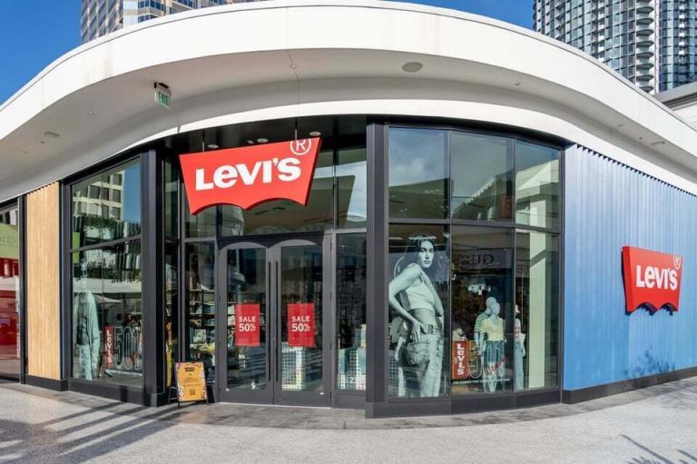 Levi’s, Yapay Zeka ile Dolandırıcılığı Azaltıyor, Satın Alma Sonrası Kişiselleştirmeyi Artırıyor