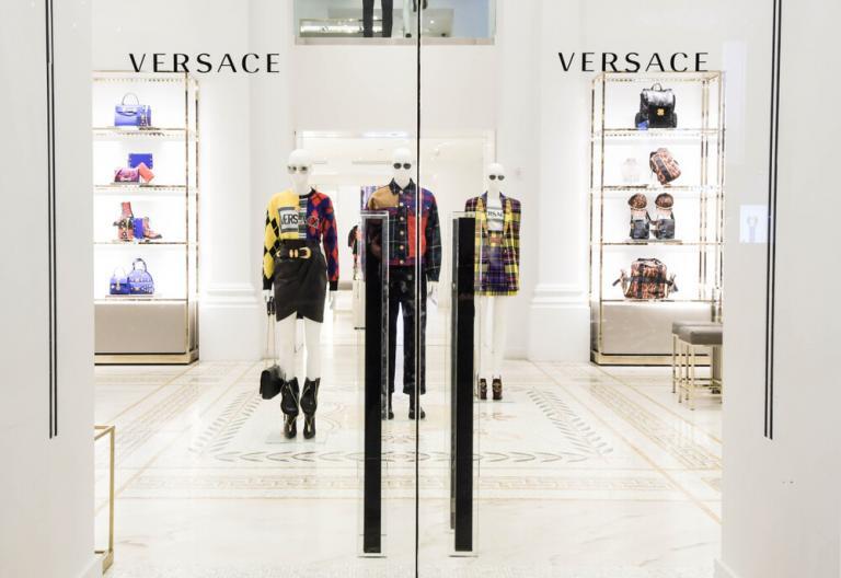 Versace Satışları “Stratejik Hatalar” Nedeniyle %15 Düştü