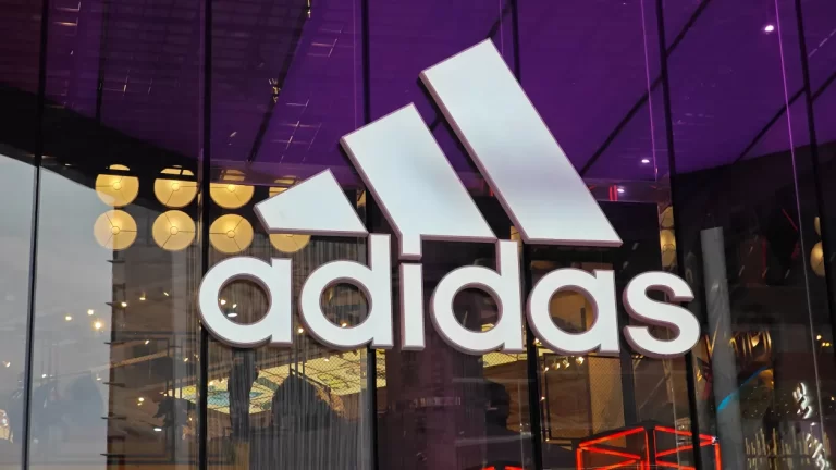 Adidas’ın Dördüncü Çeyrek Satışları Beklentileri Aştı