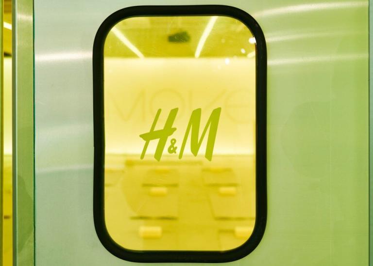 Yeni Kâr Düşüşü H&M’i Daha Fazla Mağazayı Kapatmaya Zorluyor