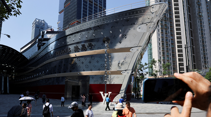 Lüksün Yeni Görünümü: Louis Vuitton Çin’in Deneyimsel Değişimine Nasıl Öncülük Ediyor?