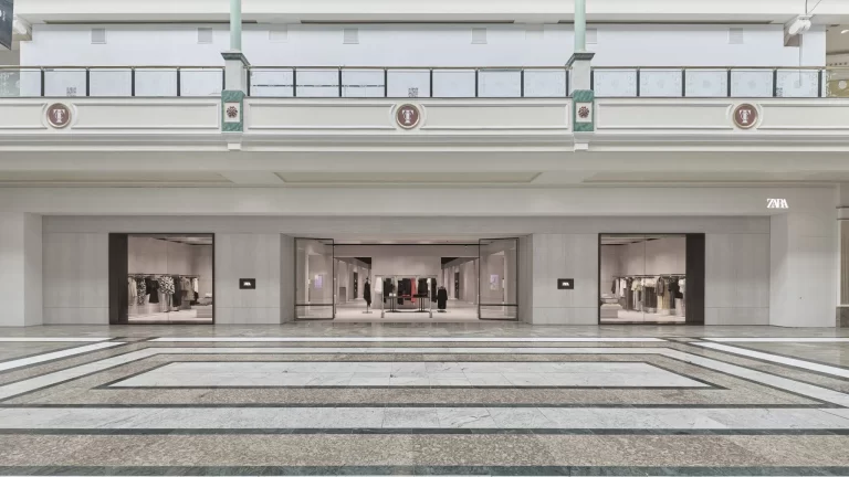 Zara, Manchester’da Yeni Yüksek Teknoloji Mağaza Konseptini Tanıttı
